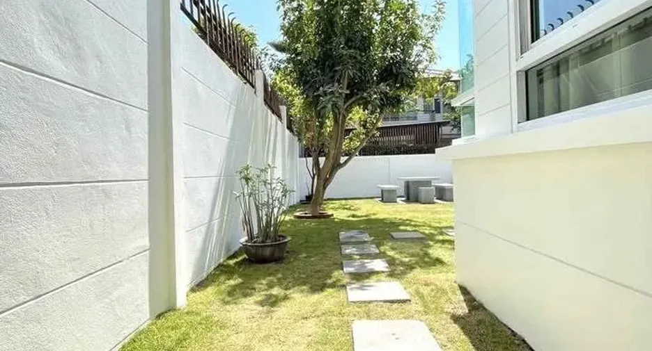 For rent 3 bedrooms house in Khlong Sam Wa, Bangkok