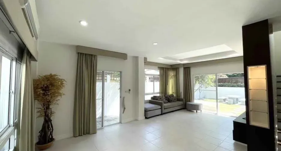 For rent 3 bedrooms house in Khlong Sam Wa, Bangkok