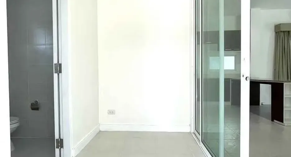For rent 3 bedrooms house in Khlong Sam Wa, Bangkok