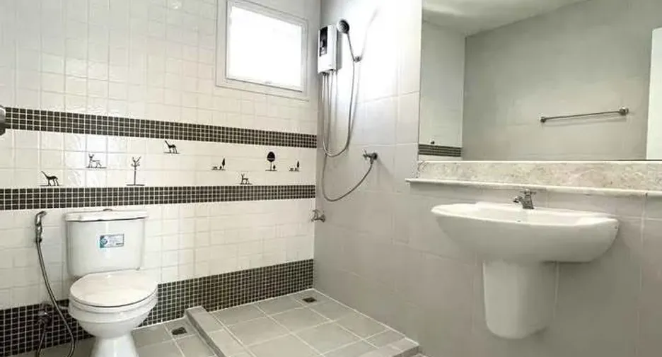 For rent 3 bedrooms house in Khlong Sam Wa, Bangkok