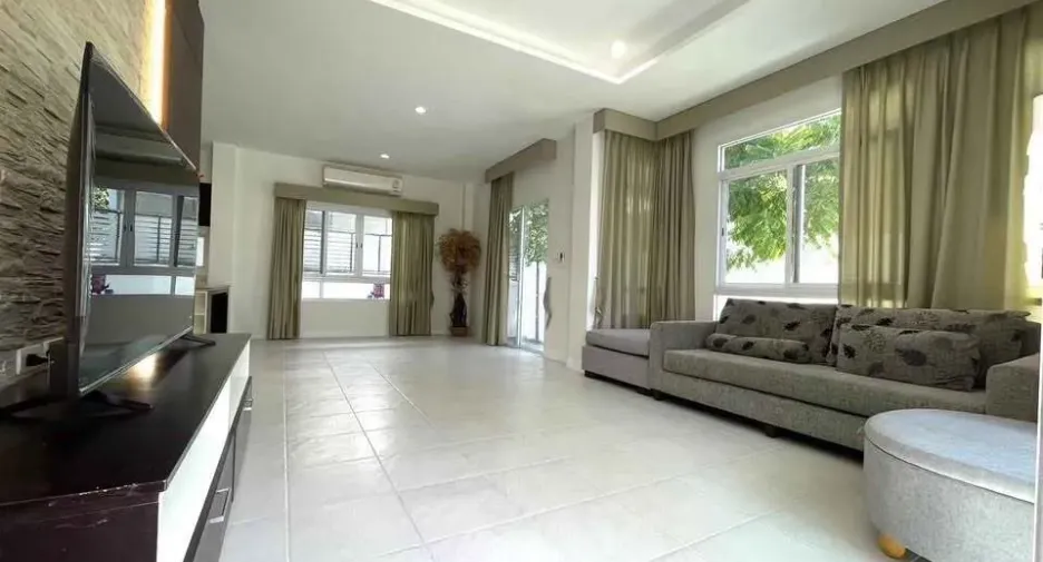 For rent 3 bedrooms house in Khlong Sam Wa, Bangkok