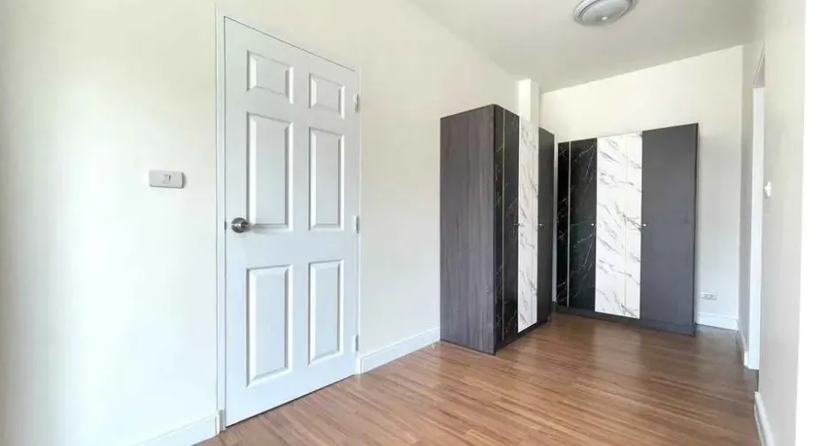 For rent 3 bedrooms house in Khlong Sam Wa, Bangkok