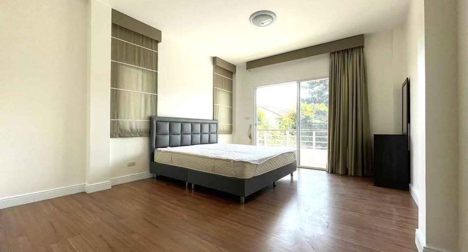 For rent 3 bedrooms house in Khlong Sam Wa, Bangkok