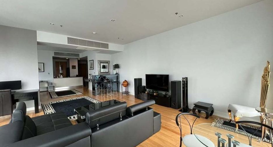 Condo en alquiler de 4 habitaciones en Khlong Toei, Bangkok