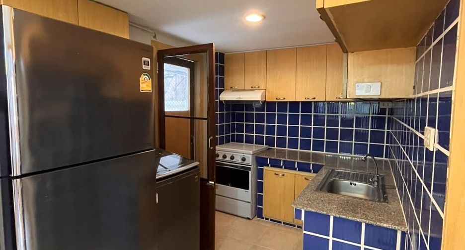 For rent 3 ベッドルーム apartment in Khlong Toei, Bangkok