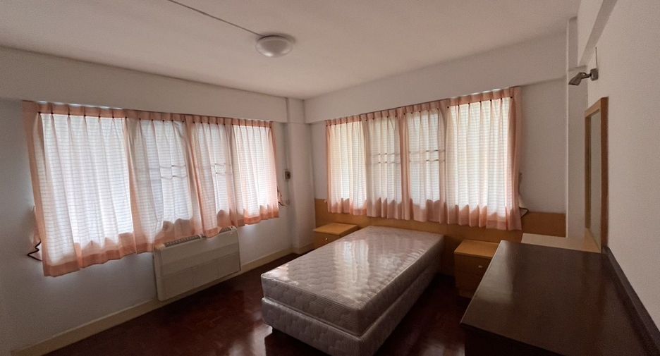 For rent 3 ベッドルーム apartment in Khlong Toei, Bangkok