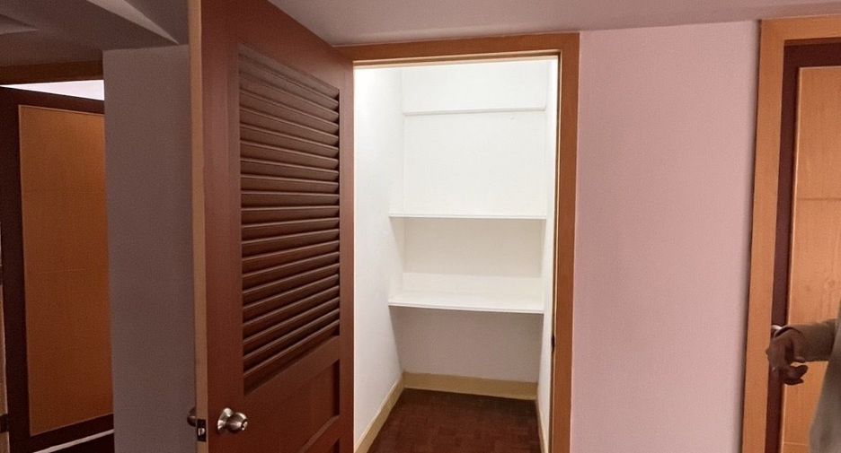 For rent 3 ベッドルーム apartment in Khlong Toei, Bangkok