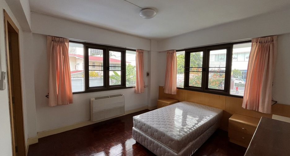 For rent 3 ベッドルーム apartment in Khlong Toei, Bangkok