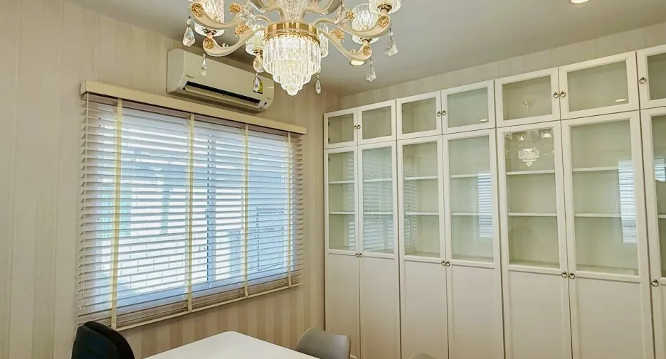 For rent 4 bedrooms house in Thung Khru, Bangkok