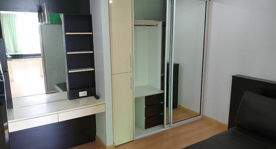 For rent 3 bedrooms condo in Huai Khwang, Bangkok