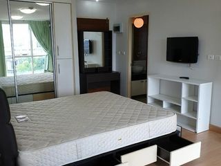 For rent 3 bedrooms condo in Huai Khwang, Bangkok