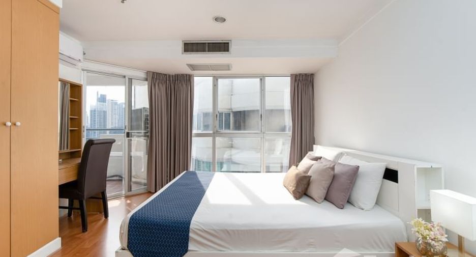 For rent 3 bedrooms condo in Khlong Toei, Bangkok