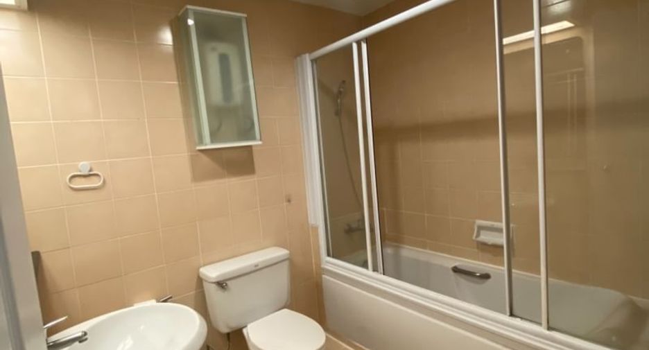 For rent 3 bedrooms condo in Khlong Toei, Bangkok