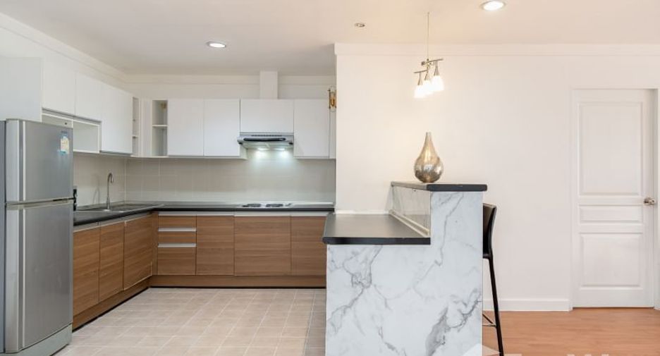 For rent 3 bedrooms condo in Khlong Toei, Bangkok