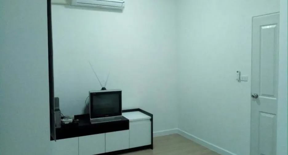 Reihenhaus zur Miete mit 3 Zimmer in Nong Khaem, Bangkok