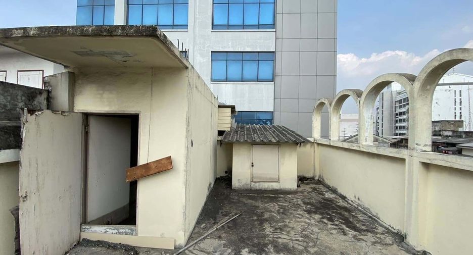 For rent 6 bedrooms retail Space in Khlong San, Bangkok