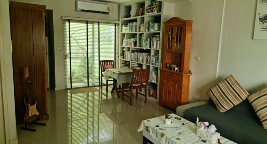 For rent 3 bedrooms townhouse in Bang Kapi, Bangkok