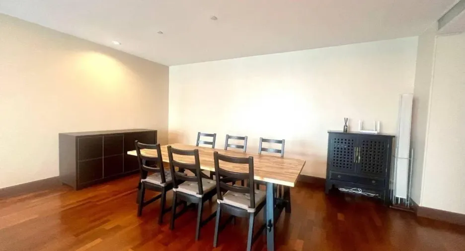 For rent 3 bedrooms condo in Sathon, Bangkok