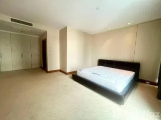 For rent 3 bedrooms condo in Sathon, Bangkok