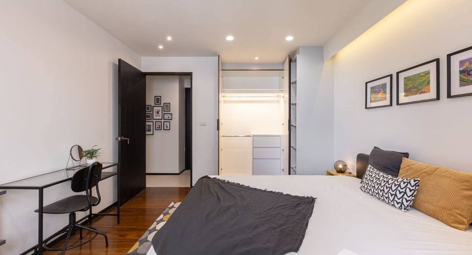 For rent 4 bedrooms condo in Khlong Toei, Bangkok