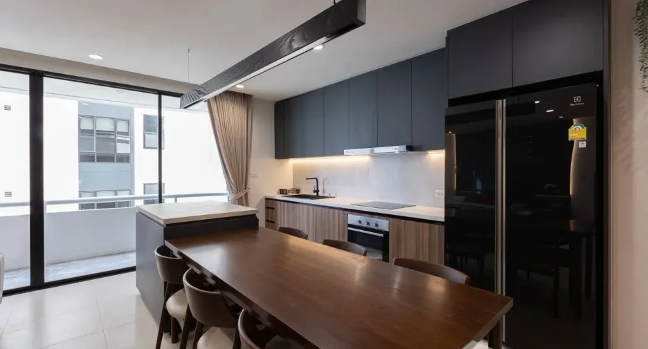 For rent 4 bedrooms condo in Khlong Toei, Bangkok
