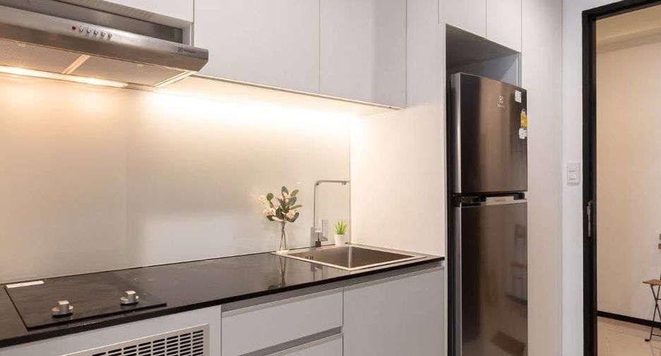For rent 4 bedrooms condo in Khlong Toei, Bangkok