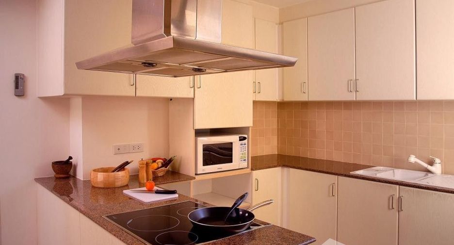 For rent 3 bedrooms condo in Khlong Toei, Bangkok