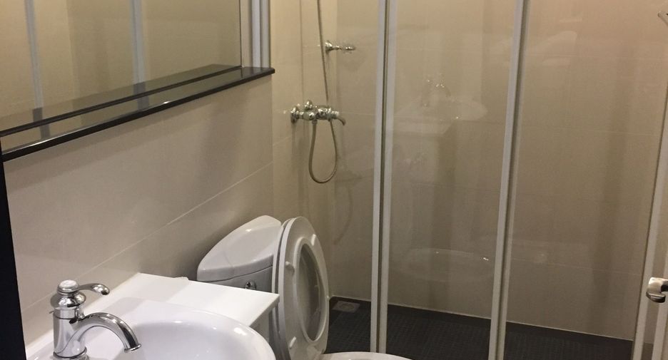 For rent 2 bedrooms condo in Pathum Wan, Bangkok
