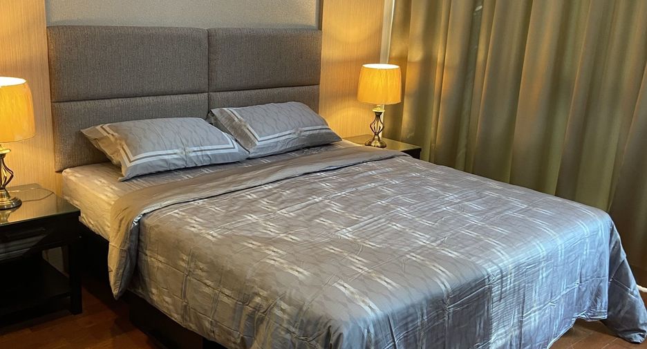 For rent 2 bedrooms condo in Pathum Wan, Bangkok