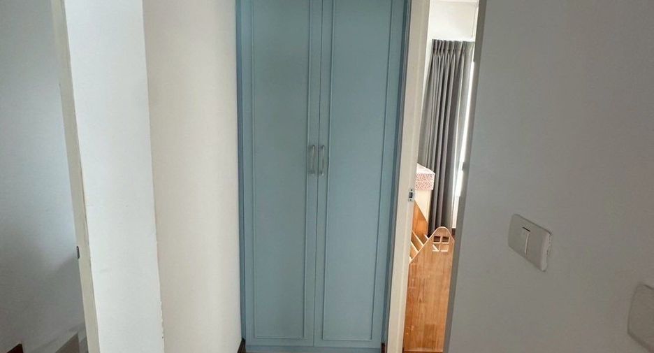 For rent 4 bedrooms townhouse in Chom Thong, Bangkok
