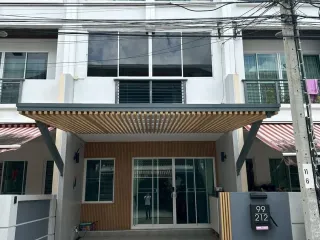 For rent 4 bedrooms townhouse in Chom Thong, Bangkok