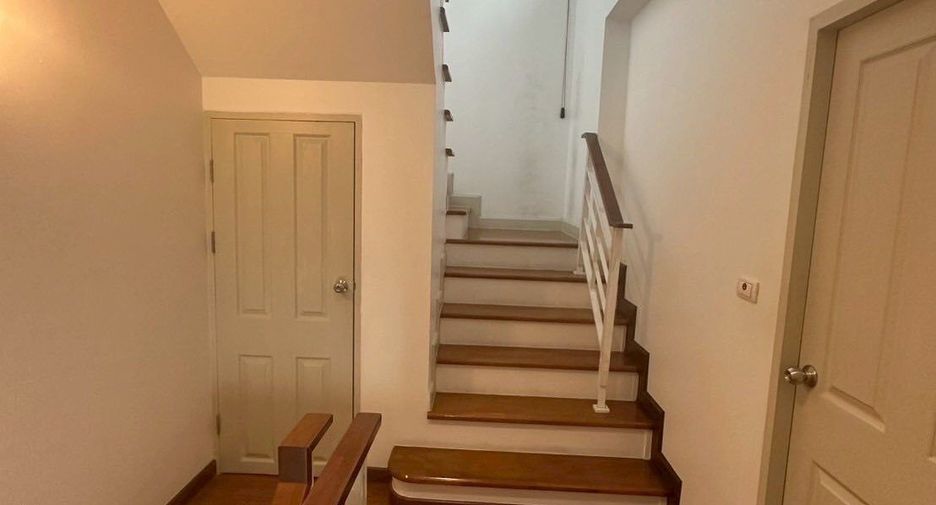 For rent 4 bedrooms townhouse in Chom Thong, Bangkok