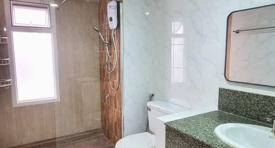 For rent 2 bedrooms condo in Yan Nawa, Bangkok