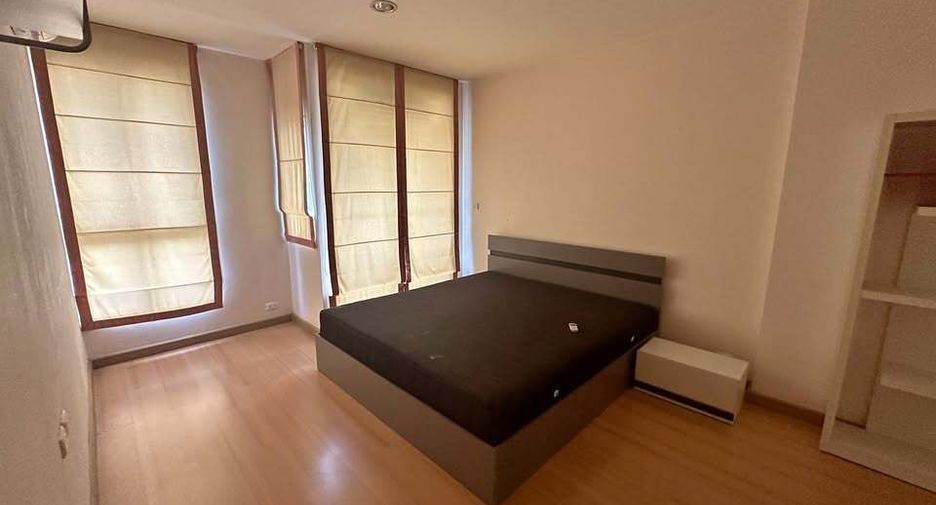 For rent 2 bedrooms condo in Thon Buri, Bangkok