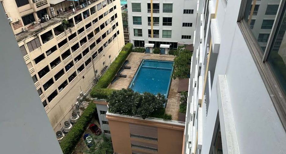 For rent 2 bedrooms condo in Thon Buri, Bangkok
