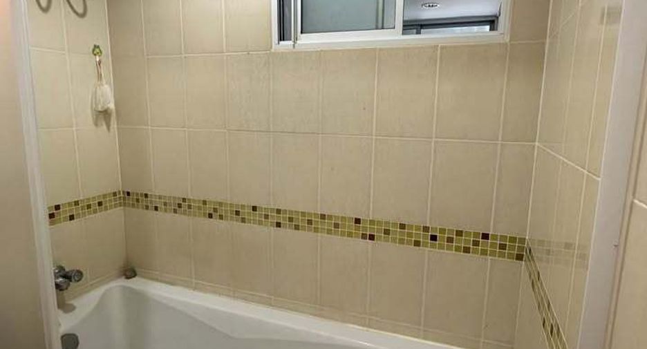 For rent 2 bedrooms condo in Thon Buri, Bangkok