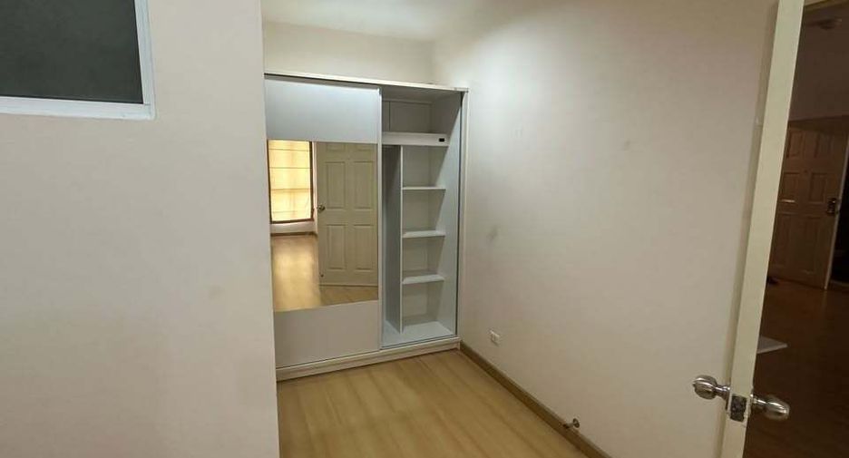 For rent 2 bedrooms condo in Thon Buri, Bangkok
