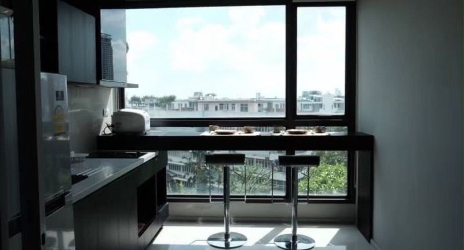For rent 1 bed condo in Khlong Toei, Bangkok