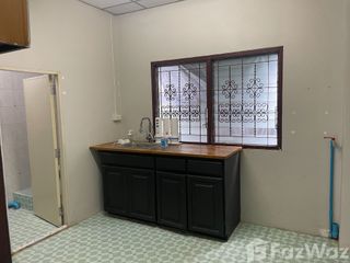 Casa en alquiler de 3 habitaciones en Saphan Sung, Bangkok