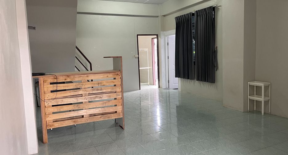 Casa en alquiler de 3 habitaciones en Saphan Sung, Bangkok