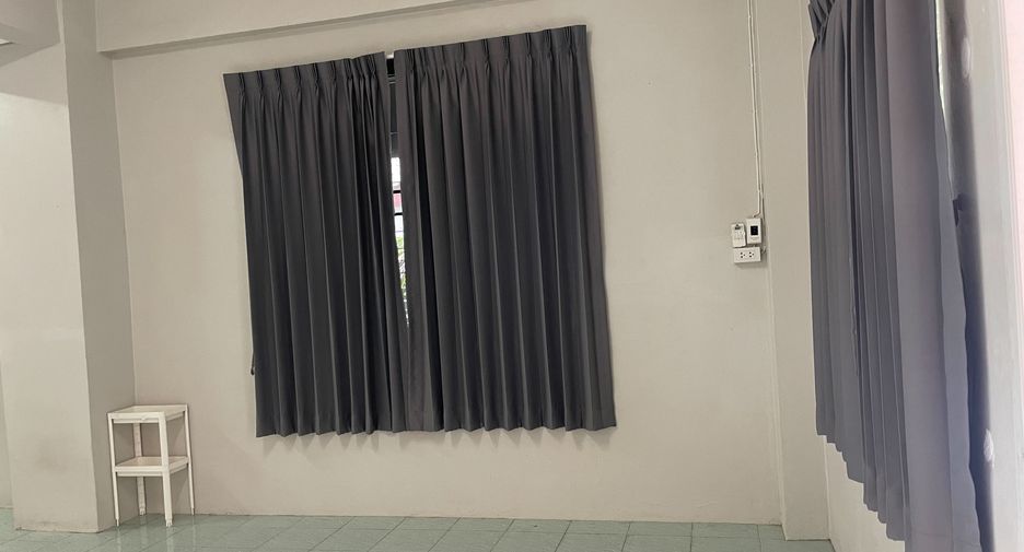 Casa en alquiler de 3 habitaciones en Saphan Sung, Bangkok