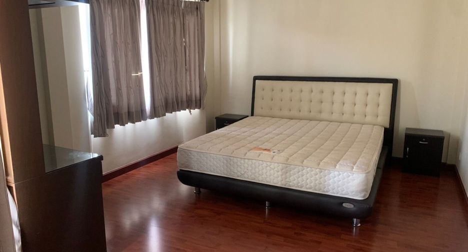 For rent 4 bedrooms townhouse in Mueang Samut Prakan, Samut Prakan