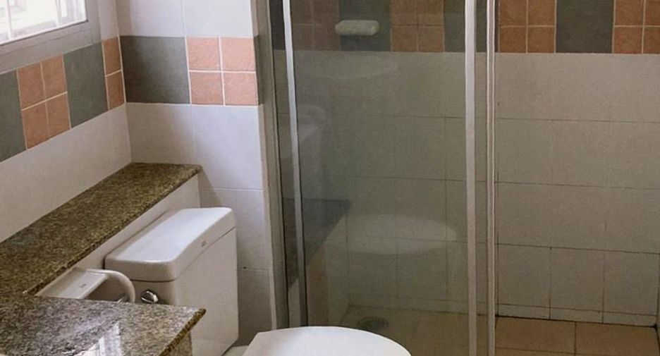 For rent 4 bedrooms townhouse in Mueang Samut Prakan, Samut Prakan