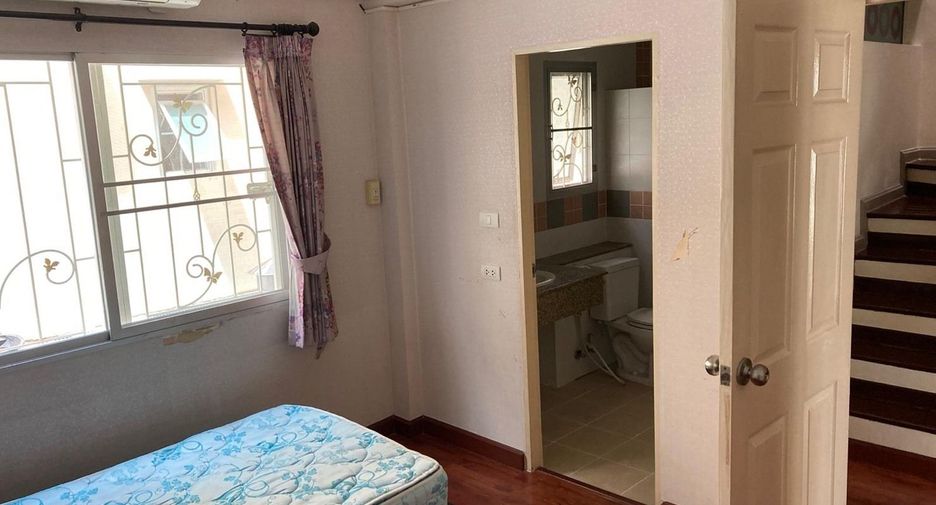For rent 4 bedrooms townhouse in Mueang Samut Prakan, Samut Prakan
