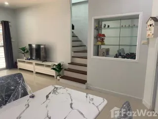 Reihenhaus zur Miete mit 4 Zimmer in Suan Luang, Bangkok