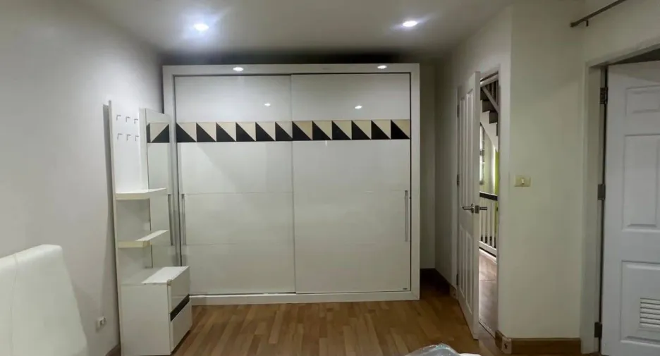For rent 4 ベッドルーム townhouse in Suan Luang, Bangkok