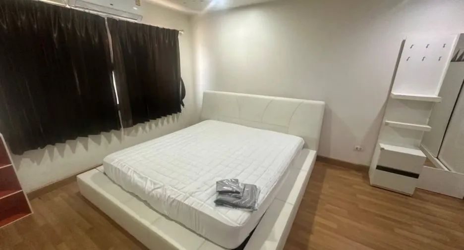 For rent 4 ベッドルーム townhouse in Suan Luang, Bangkok