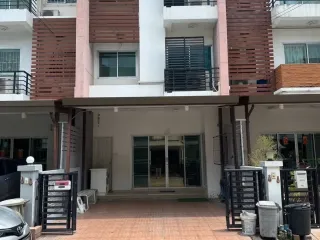 Reihenhaus zur Miete mit 4 Zimmer in Suan Luang, Bangkok