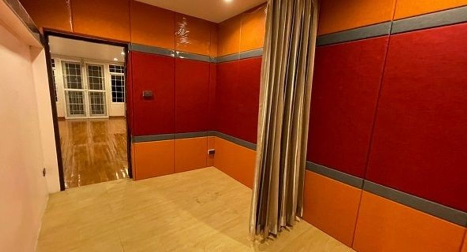 Reihenhaus zur Miete mit 3 Zimmer in Bang Sue, Bangkok