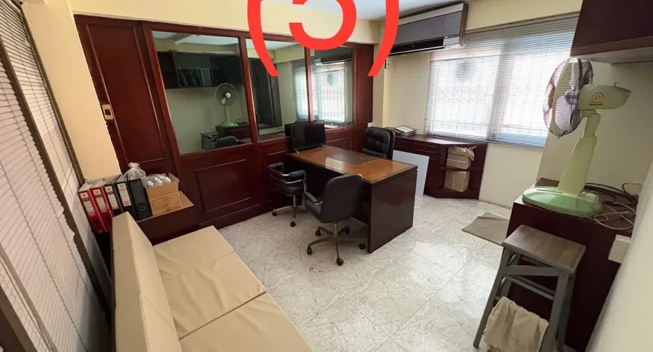 For rent 5 bedrooms retail Space in Samphanthawong, Bangkok
